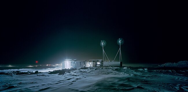 Umfunktionierte Schiffscontainer in Goja Haven im Territorium Nunavut (Kanada), in denen Inuit gemeinschaftlich Pflanzen produzieren