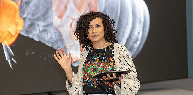 Nesrine Akkari, (C) M. Lusser